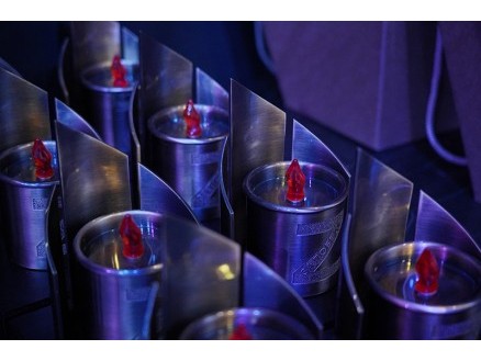 5 декабря 2023 года, в День волонтёра, Всероссийское общественное движение «Отцы России» учредило премию общественного признания «Окопная свеча».